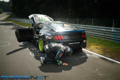 vaughn-gittin-jr-destroys-tires-for-12-miles-on-the-nurburgring-2018-09-25_17-54-21_804842