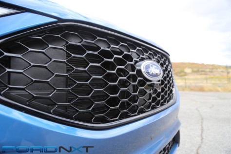 first-drive-the-2019-edge-st-strikes-a-fun-balance-between-performance-practicality-2018-10-08_13-00-26_693845