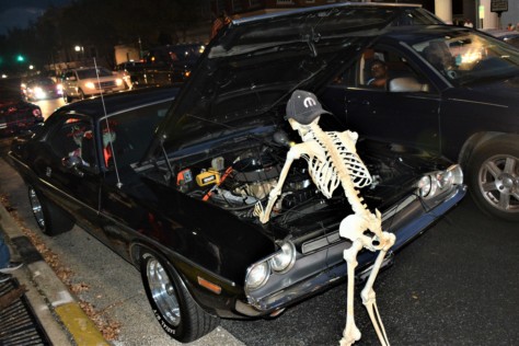 hot-rodders-cruise-into-halloween-in-3rd-annual-spooky-cruz-in-uptown-lexington-2018-10-24_17-47-40_520566