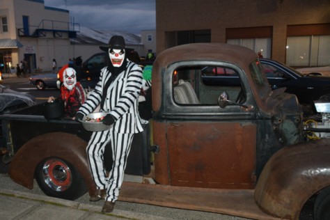 hot-rodders-cruise-into-halloween-in-3rd-annual-spooky-cruz-in-uptown-lexington-2018-10-24_17-48-15_250812