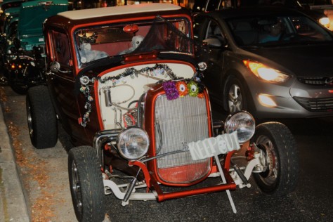hot-rodders-cruise-into-halloween-in-3rd-annual-spooky-cruz-in-uptown-lexington-2018-10-24_17-48-34_919042