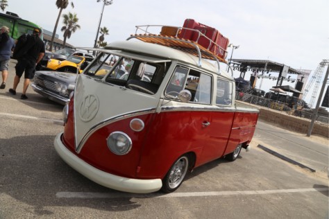 sammy-hagar-hosts-a-beach-bash-with-a-high-octane-car-show-2018-10-10_03-15-58_506120