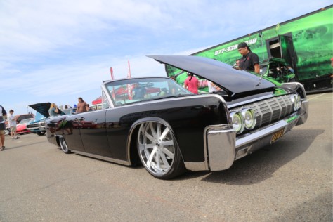 sammy-hagar-hosts-a-beach-bash-with-a-high-octane-car-show-2018-10-10_03-21-49_075897