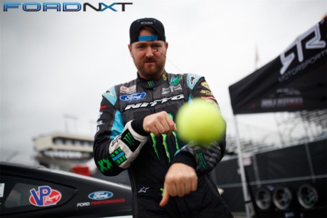 vaughn-gittin-jr-slides-to-victory-at-the-formula-drift-finals-2018-10-22_01-05-11_250081