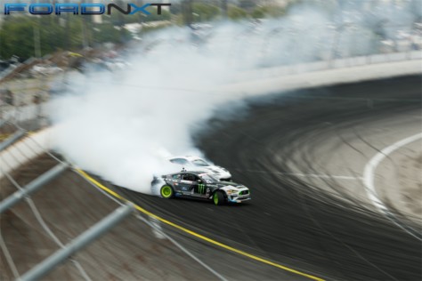 vaughn-gittin-jr-slides-to-victory-at-the-formula-drift-finals-2018-10-22_01-05-22_594361
