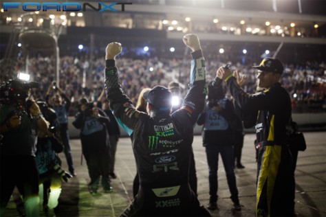 vaughn-gittin-jr-slides-to-victory-at-the-formula-drift-finals-2018-10-22_01-05-50_593454