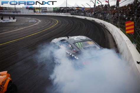 vaughn-gittin-jr-slides-to-victory-at-the-formula-drift-finals-2018-10-22_01-06-24_776964