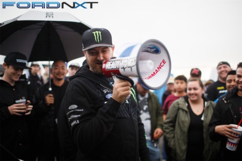 vaughn-gittin-jr-slides-to-victory-at-the-formula-drift-finals-2018-10-22_01-06-33_791369