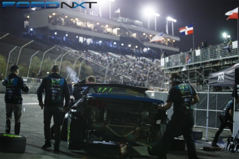 vaughn-gittin-jr-slides-to-victory-at-the-formula-drift-finals-2018-10-22_01-07-01_118993