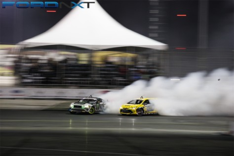 vaughn-gittin-jr-slides-to-victory-at-the-formula-drift-finals-2018-10-22_01-07-20_274256