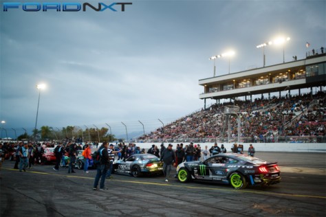vaughn-gittin-jr-slides-to-victory-at-the-formula-drift-finals-2018-10-22_01-08-27_352879