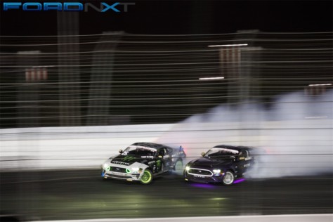 vaughn-gittin-jr-slides-to-victory-at-the-formula-drift-finals-2018-10-22_01-08-37_188544