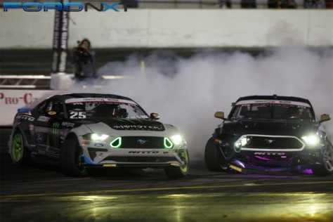 vaughn-gittin-jr-slides-to-victory-at-the-formula-drift-finals-2018-10-22_01-08-55_028143