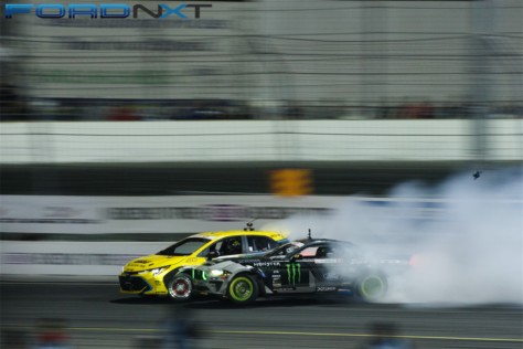 vaughn-gittin-jr-slides-to-victory-at-the-formula-drift-finals-2018-10-22_01-09-21_359057