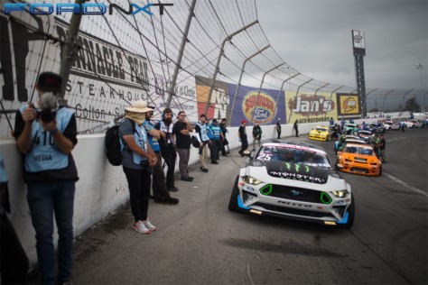 vaughn-gittin-jr-slides-to-victory-at-the-formula-drift-finals-2018-10-22_01-09-49_482582