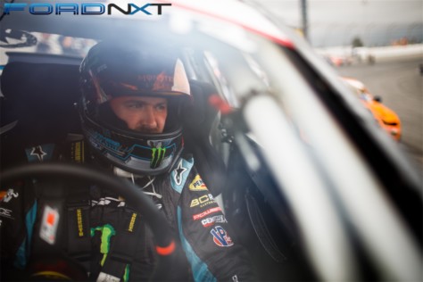 vaughn-gittin-jr-slides-to-victory-at-the-formula-drift-finals-2018-10-22_01-09-58_006181