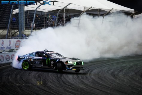 vaughn-gittin-jr-slides-to-victory-at-the-formula-drift-finals-2018-10-22_01-10-15_473711
