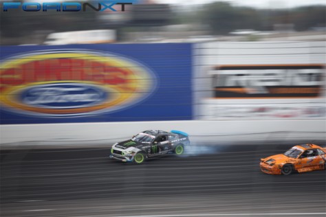 vaughn-gittin-jr-slides-to-victory-at-the-formula-drift-finals-2018-10-22_01-10-24_705374