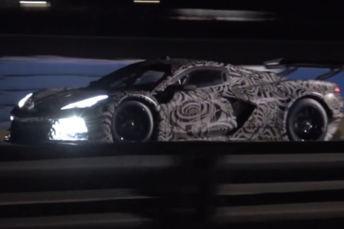 Corvette C8.R Lights Up Sebring Track At Night!