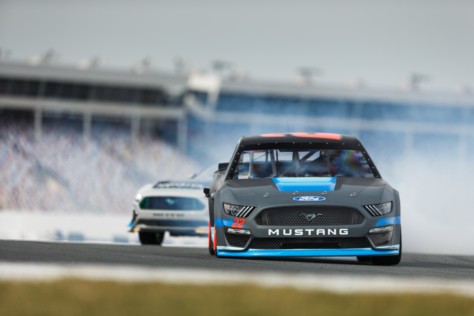logano-gittin-welcome-the-nascar-mustang-with-a-big-smoky-drift-2018-12-13_23-45-45_058412