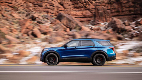 2020-explorer-st-adds-performance-to-your-next-adventure-2019-01-14_22-59-36_065934