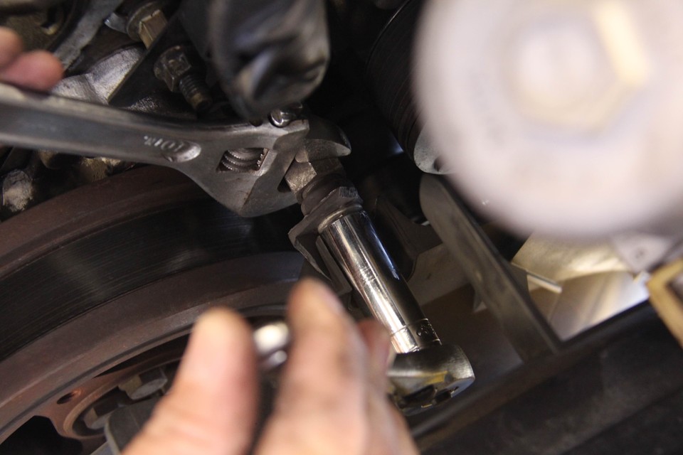 image of lower fan shroud mount