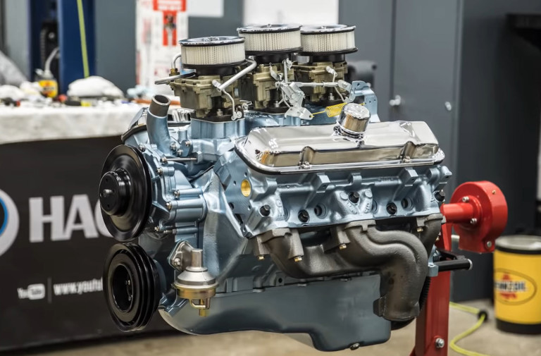 Video: Rebuilding A Pontiac Tri-Power 389 In Time-Lapse