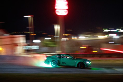 vaughn-gittin-jr-drifts-a-cloverleaf-in-a-900hp-mustang-rtr-2019-03-14_22-20-00_845643