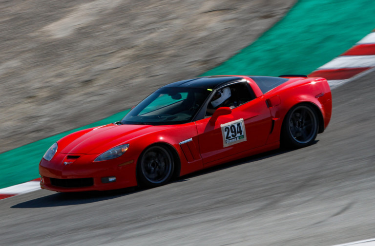 Video: Nervous C6 Grand Sport Hunts Down Tuned C5 at Willow Springs