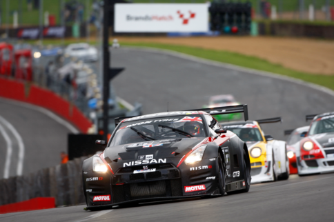 Video: Nissan GT-R Walks 12 Aston, BMW, Ferrari & Porsche GT3 Cars
