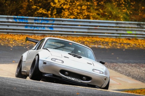 Video: GM V6-Swapped Miata Outruns Porsche 991 GT3 RS At The 'Ring