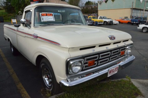 a-look-at-the-ford-market-place-at-the-tennessee-rod-run-2019-04-28_20-58-53_576882