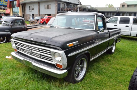a-look-at-the-ford-market-place-at-the-tennessee-rod-run-2019-04-28_21-18-04_103803