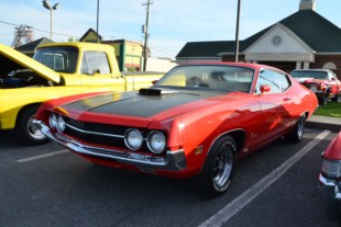 A Look At The Ford Market Place At The Tennessee Rod Run