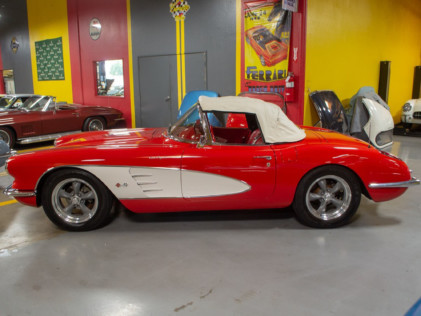the-60s-told-by-two-different-corvettes-2019-05-16_16-32-04_877423