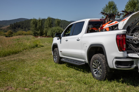 First Look: 2020 GMC Sierra Heavy Duty Trucks Haul BIG Weight