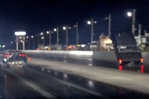 Video: Outlaw 10.5 Racer Steve Woolley's High-Flying Acrobatics