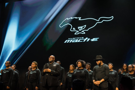 ford-introduces-the-mustang-mach-e-at-2019-la-auto-show-2019-11-18_21-41-44_263372