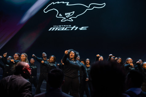 ford-introduces-the-mustang-mach-e-at-2019-la-auto-show-2019-11-18_21-41-58_315897