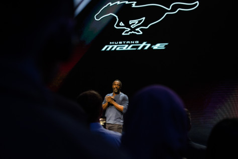ford-introduces-the-mustang-mach-e-at-2019-la-auto-show-2019-11-18_21-42-26_832408