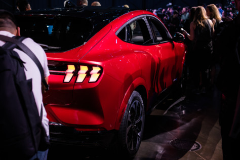 ford-introduces-the-mustang-mach-e-at-2019-la-auto-show-2019-11-18_21-43-27_244160