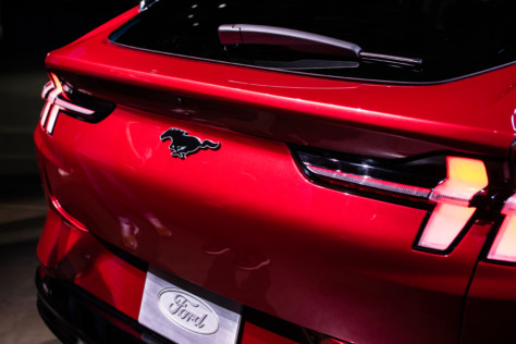 ford-introduces-the-mustang-mach-e-at-2019-la-auto-show-2019-11-18_21-43-36_794085