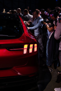 ford-introduces-the-mustang-mach-e-at-2019-la-auto-show-2019-11-18_21-44-02_349129