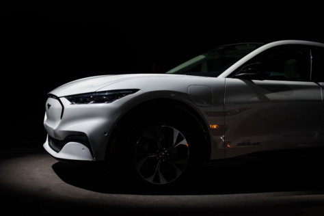 ford-introduces-the-mustang-mach-e-at-2019-la-auto-show-2019-11-18_21-45-40_512137