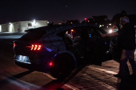 ford-introduces-the-mustang-mach-e-at-2019-la-auto-show-2019-11-18_21-46-28_084002