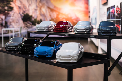 ford-introduces-the-mustang-mach-e-at-2019-la-auto-show-2019-11-18_21-46-46_956249