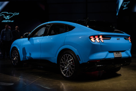 ford-introduces-the-mustang-mach-e-at-2019-la-auto-show-2019-11-18_21-49-28_492687