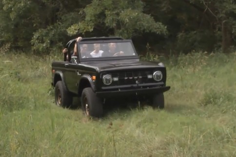 Silver Sport Transmission Tremec TR-4050 5-Speed In A 1st Gen Bronco