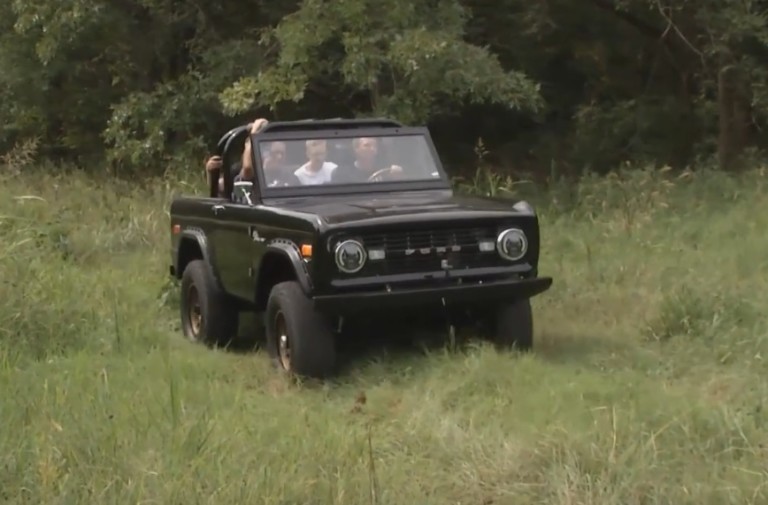 Silver Sport Transmission Tremec TR-4050 5-Speed In A 1st Gen Bronco