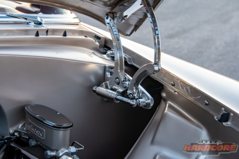 this-56-chevy-mixes-champagne-and-vanilla-shake-to-make-greatness-2020-02-17_21-57-10_897916